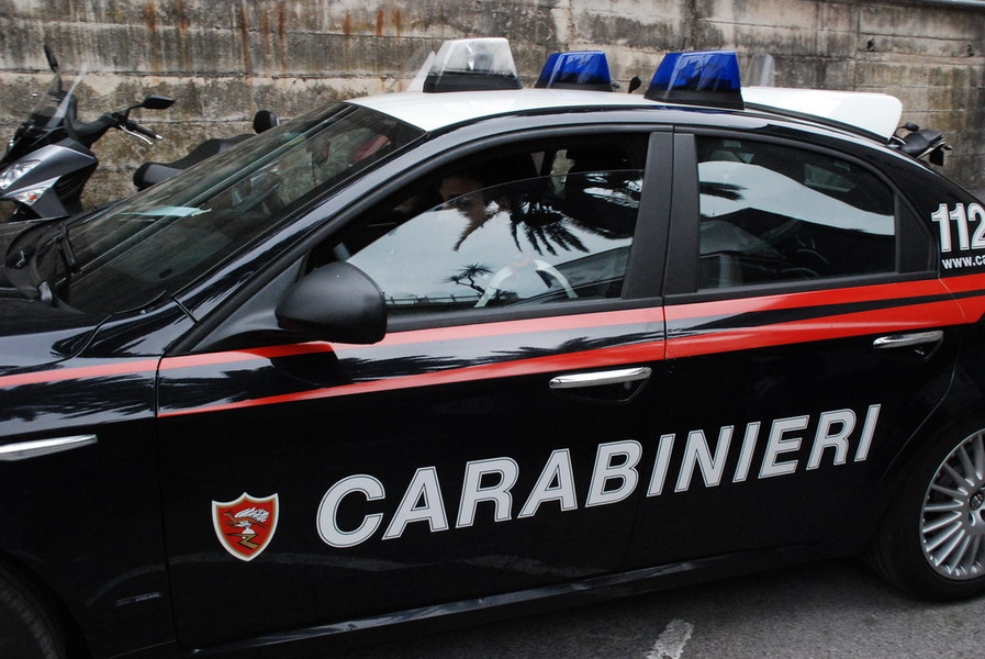 carabinieri_auto