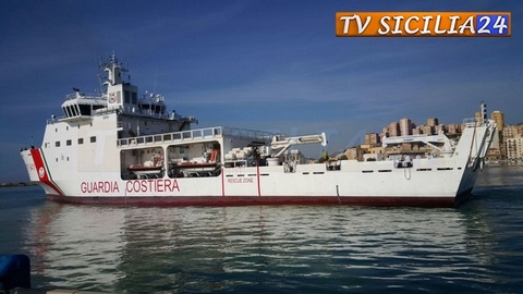 Sbarco migranti Capitaneria di Porto - Guardia Costiera (2)